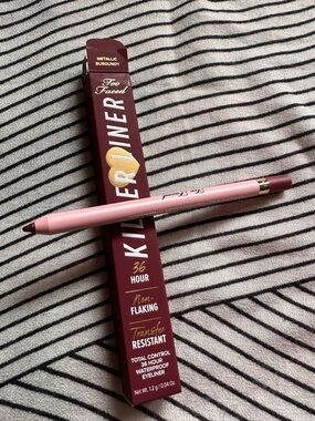 Too faced Killer Liner Metallic Burgundy